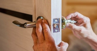 Установка и замена дверной ручки в Валуйках от 287 руб. – Мастер24, монтаж фурнитуры, недорого