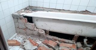 Демонтаж ванны в Валуйках от Мастер24 — быстро, недорого, вывоз старой ванны от 1065 руб.